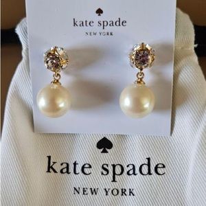 Kate Spade pearl earrings NWT 🤍